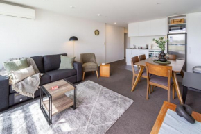 Dashing 2-Bedroom Apartment in Vibrant City Hub